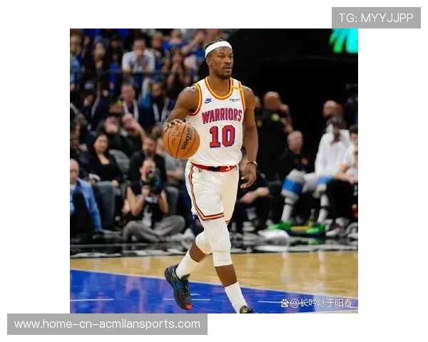 巴特勒突破两人包夹完成上篮，热火火力不灭