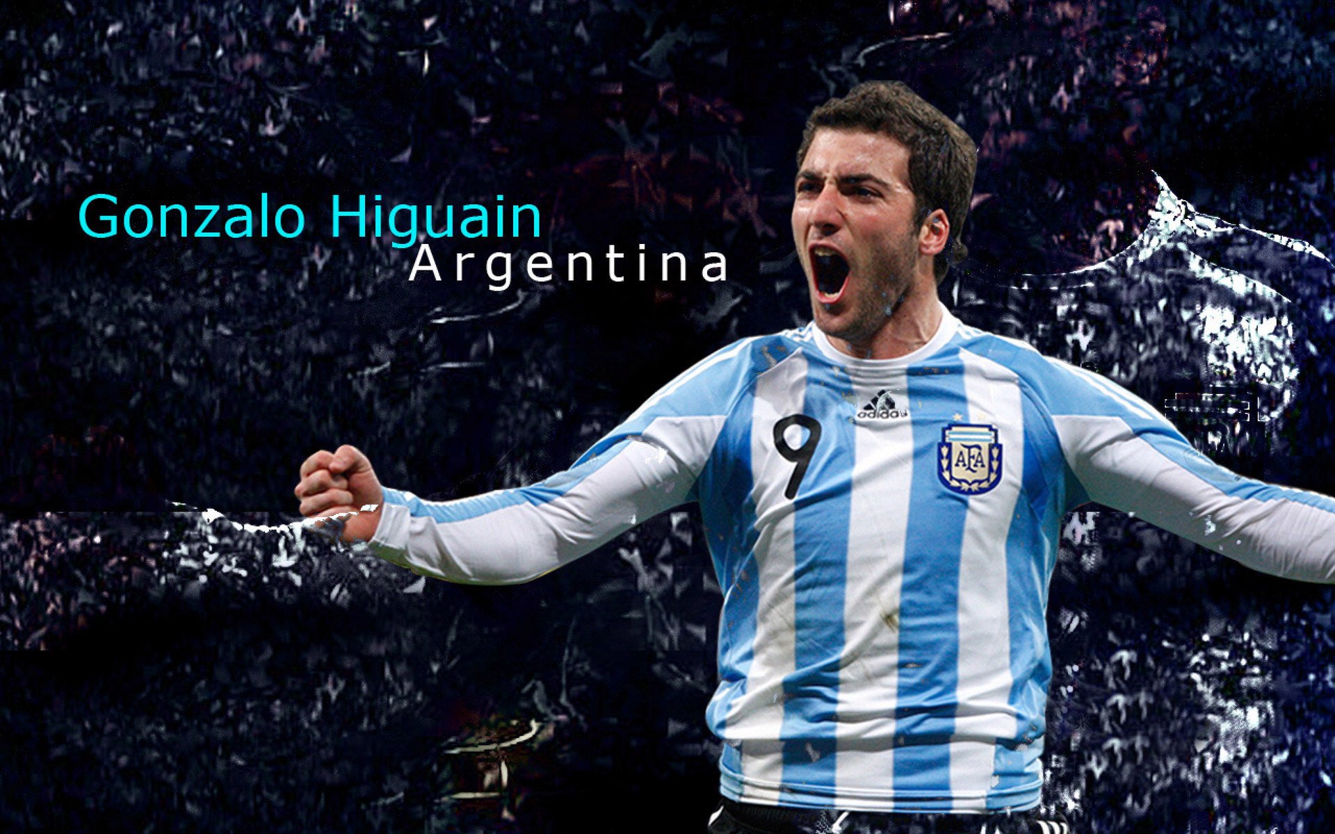 C罗训练结束后与球迷亲切互动，c罗刻苦训练