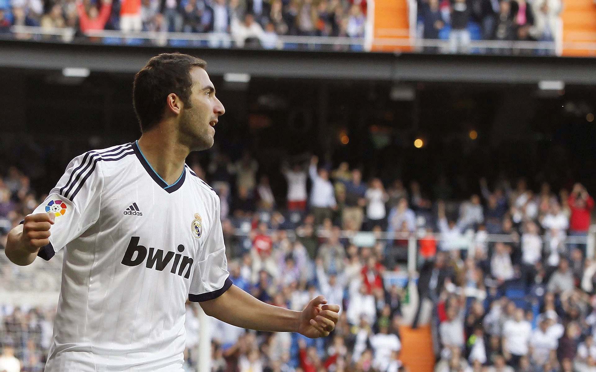 巴黎圣日耳曼战术调整遭质疑，巴黎圣日耳曼最新阵型